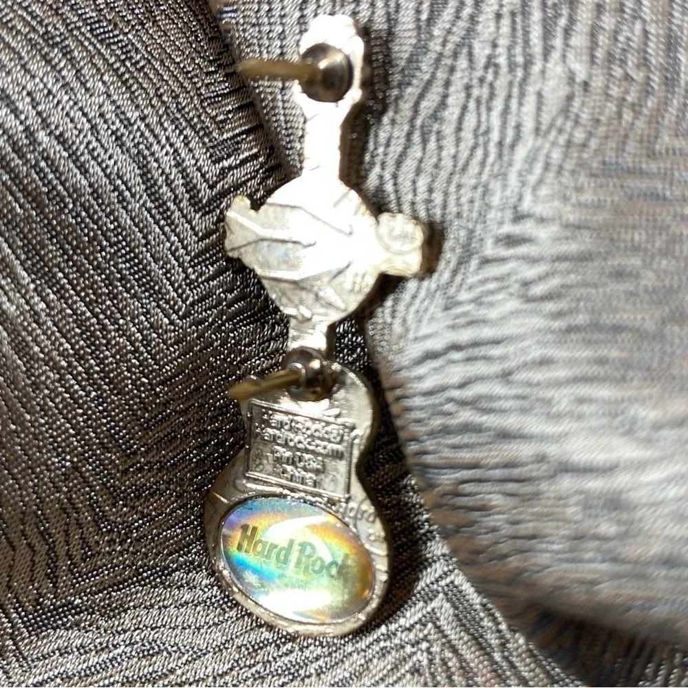 HARD ROCK CAFE' Guitar Souvenir Miniature Pin Travel Memorabilia Collectible​